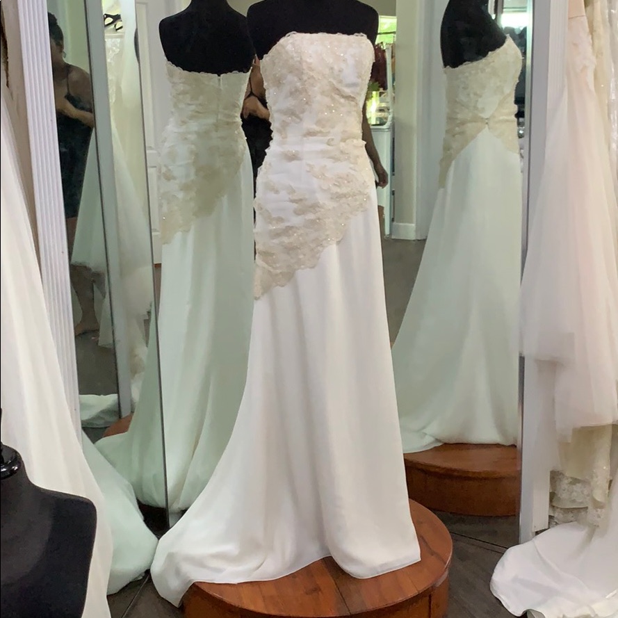 David's Bridal B8669 Sheath Wedding Gown Bridal